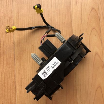 2008 2009 2010 Land Rover LR2 LR010681 Steering Column Clock Spring OEM