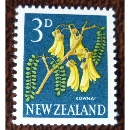 New Zealand 1960 Definitives 3d Kowhai mint stamp SG785 flowers plants