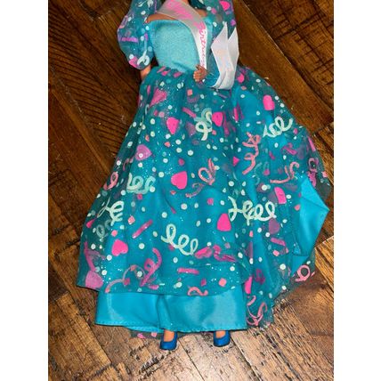 Mattel 1993 BIRTHDAY BARBIE She's The Prettiest Present of All! #11333