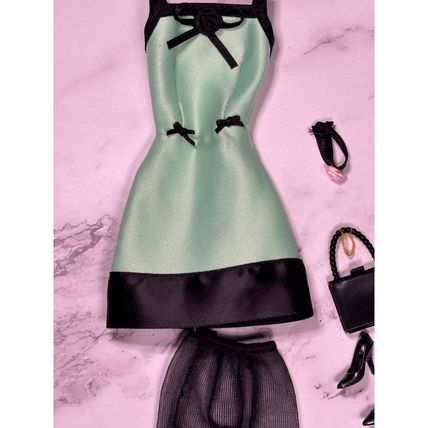 2000 Barbie Fashion Avenue Mint Classic Fashion Charm Styles Dress 25702