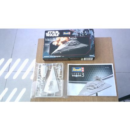 STAR WARS: IMPERIAL STAR DESTROYER Model Kit: 1:12300 (Revell) New & Sealed