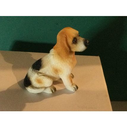 Beagle - Sitting 1:12th Dolls House Miniature