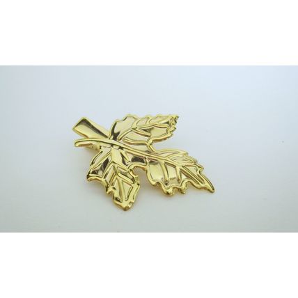 Small gold or silver metal maple leaf alligator hair clip for fine thin hair