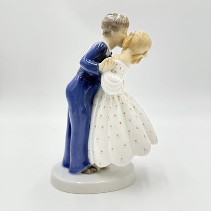 Bing & Grondahl Porcelain Denmark Figurine Boy Kissing Girl #2162 Vintage