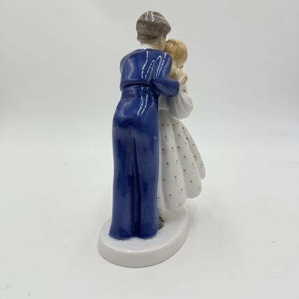 Bing & Grondahl Porcelain Denmark Figurine Boy Kissing Girl #2162 Vintage