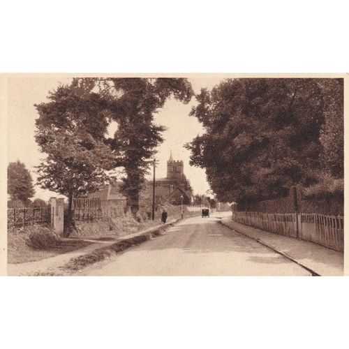 Wokingham Wiltshire Road & Old Parish Church Surrey Postcard (SY71361)