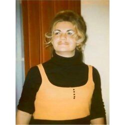 Queen Ann. P.S. Belly Cut Off Enveloppe Met Foto's