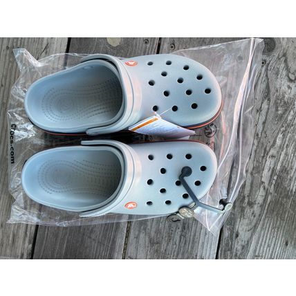Crocs unisex classic clogs new womans 10 mens 8 roomy fit, 3 pairs