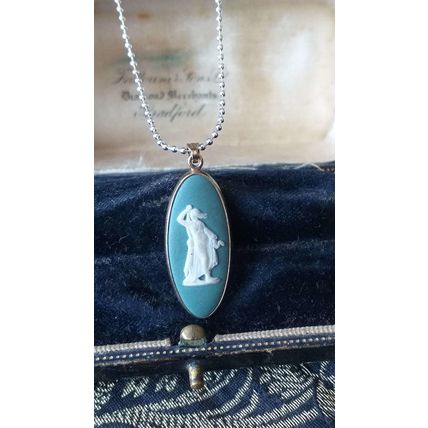 Vintage 1936 925 Silver Wedgwood Pendant on 20 Inch Chain - Full Hallmarks