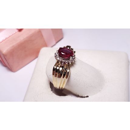 Estate .91ctw Oval Ruby and Round Diamond Bold Shrimp side 14Kt Y/Gold Ring22501
