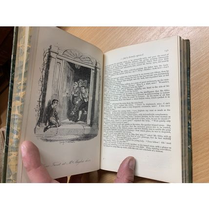 1892 CHARLES DICKENS "OLIVER TWIST" ILLUSTRATED FICTION ANTIQUE BOOK (P4)