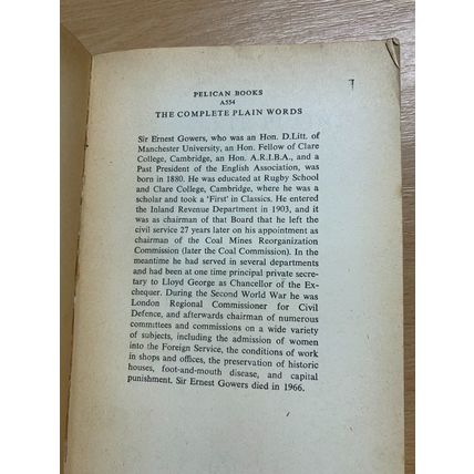 1967 SIR ERNEST GOWERS "THE COMPLETE PLAIN WORDS" LANGUAGE PAPERBACK BOOK (P2)