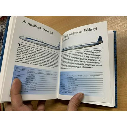 2001 1ST EDITION "CIVIL AIRCRAFT" ROBERT JACKSON ILLUSTRATED HARDBACK BOOK (P4)