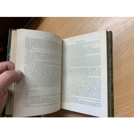 1892 CHARLES DICKENS "OLIVER TWIST" ILLUSTRATED FICTION ANTIQUE BOOK (P4)
