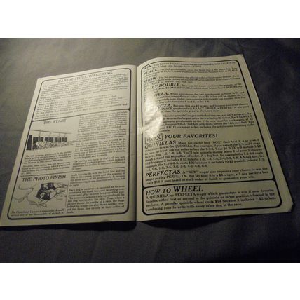 DERBY LANE FLORIDA GREYHOUND RACING 1977 Booklet!! $6.00 obo!