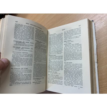 c1950 "MRS BEETON'S ALL ABOUT COOKERY" ILLUSTRATED HARDBACK BOOK (P4)