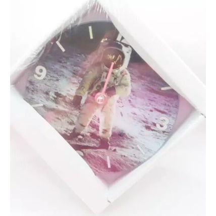 Moon Walk Astronaut Wall Clock Round Glass 17 CM Time Gift Home Decor GamesM