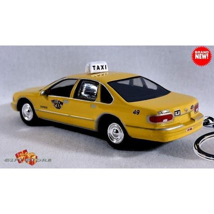 RARE KEYCHAIN TAXI CAB YELLOW CHEVY CAPRICE NEW YORK SOUVENIR GREAT GIFT