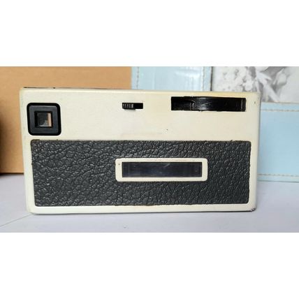 1970,s KODAK INSTAMATIC 220 FILM CAMERA and CASE