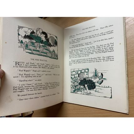 RARE* c1910s "OUR FAVOURITES" FATHER TUCK'S GOLDEN GIFT SERIES HB BOOK (P3)