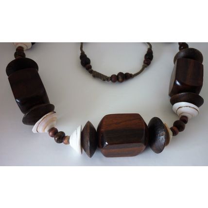 Necklace Wooden and Seashell Brown, Shells 30"