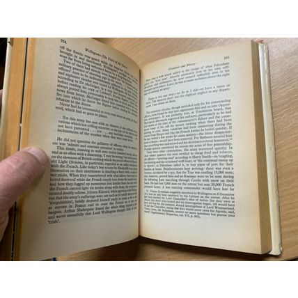 1972 "WELLINGTON - THE YEARS OF THE SWORD" ELIZABETH LONGFORD HARDBACK BOOK (P4)