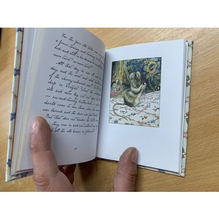 2013 *LIMITED EDITION 98 of 1000* BEATRIX POTTER TAILOR OF GLOUCESTER BOOK (P2)