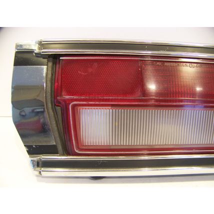 1976 PLYMOUTH ASPEN TAIL LIGHT COMPLETE OEM RH #3881016 1977