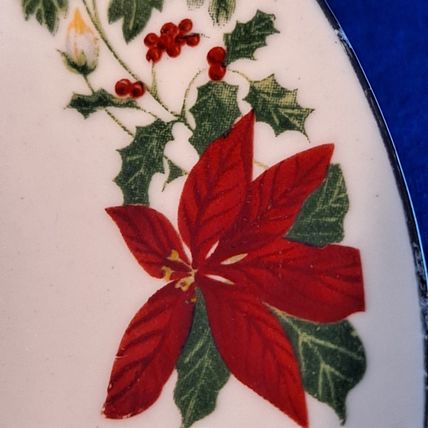 Lot 4 Gibson Housewares POINSETTIA HOLIDAY SAUCERS Christmas Plates Dessert 6"