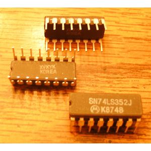 Lot of 23: Motorola SN74LS352J