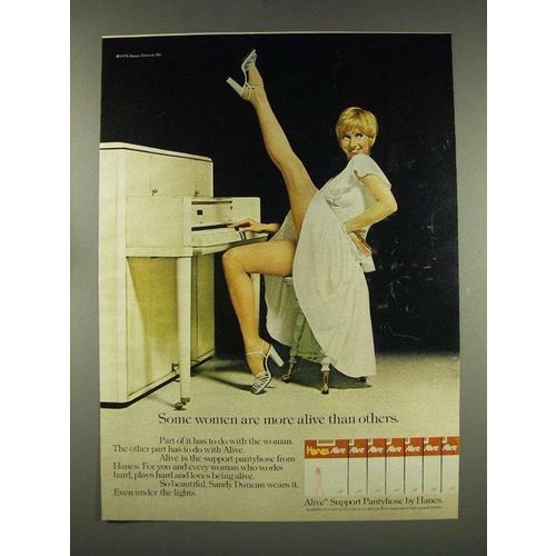 1976 Hanes Pantyhose Ad - Sandy Duncan