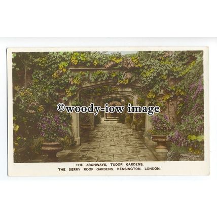 tq1599 - London - Tudor Archways, in Derry Roof Gardens, Kensington - Postcard