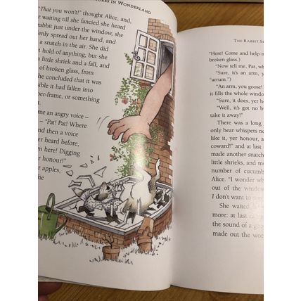 Alices Adventures in Wonderland - illustrated by Helen Oxenbury, 2001 Softback