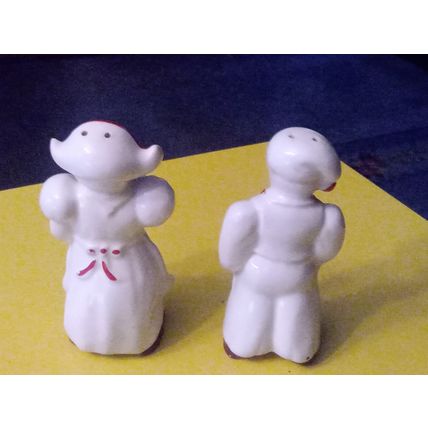 Old Vintage Dutch Boy & Girl Salt & Pepper Shakers 1940/50s