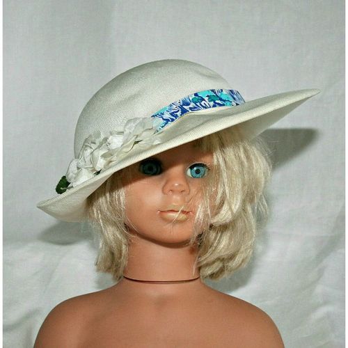 Womens Vintage 1980 White Summer Hat Kangol