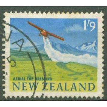 NEW ZEALAND - 1960 - 66 - 1s 9d orange-red, blue, green and yellow - FU