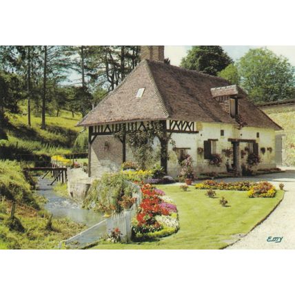Normandie Le Maison Fleurie France Postcard posted 1976 VGC