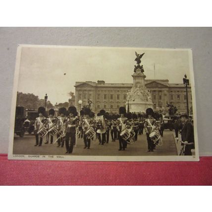 GUARDS IN THE MALL, London unused postcard vintage c.1936 Photochrom military /