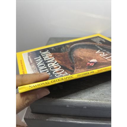 National Geographic Magazine December 1998 Petra City - Vintage Collectable