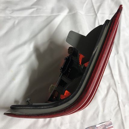 OEM Mercedes Benz Taillight Lens Assembly 2108203664 Passenger E320 E55 AMG E430