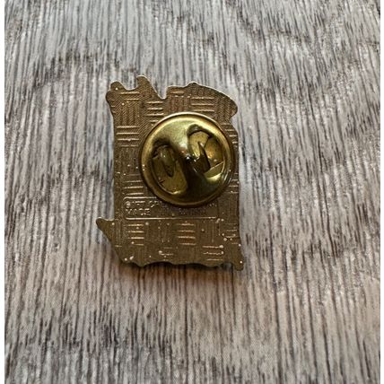 Hard Rock Cafe GIVE KIDS THE WORLD Employee Staff Pin - charity event HRC VGC