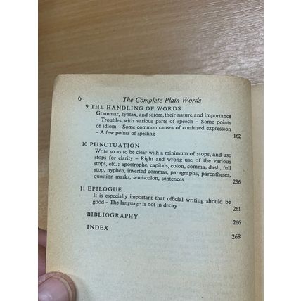 1967 SIR ERNEST GOWERS "THE COMPLETE PLAIN WORDS" LANGUAGE PAPERBACK BOOK (P2)