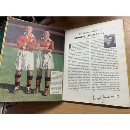 1949 "STANLEY MATTHEWS FOOTBALL ALBUM" ILLUSTRATED SOCCER HARDBACK BOOK (P4)