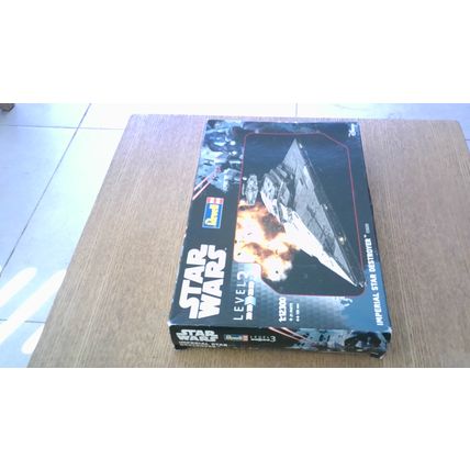 STAR WARS: IMPERIAL STAR DESTROYER Model Kit: 1:12300 (Revell) New & Sealed