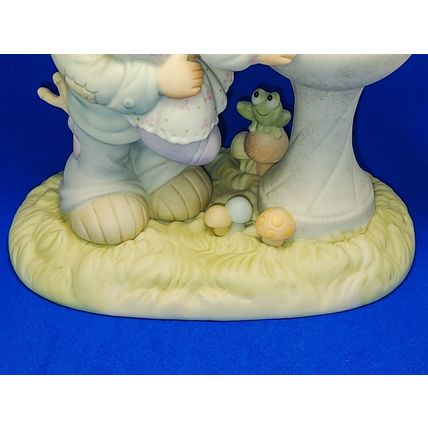 Precious Moments YOUR LOVE IS SO UPLIFTING #520675 retired 1988