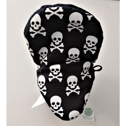 "PAIR OF HALLOWEEN MINI OVEN MITTS BLACK BACKGROUND WHITE SKULL & CROSSBONES"