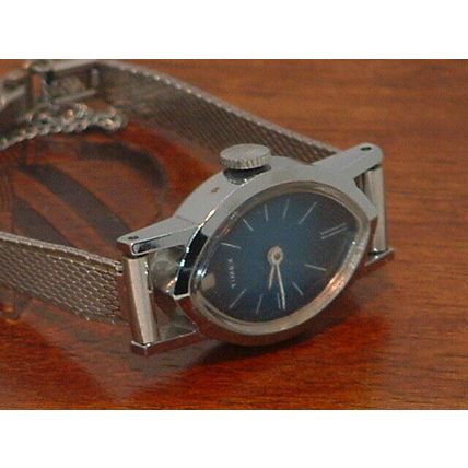 Pre-Owned Vintage Women’s Timex Hand Wind Dress Watch