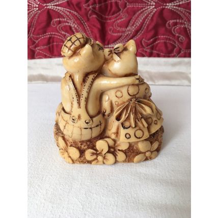 Vintage Courting Couple Pigs Heavy Resin Ashtray Collectable
