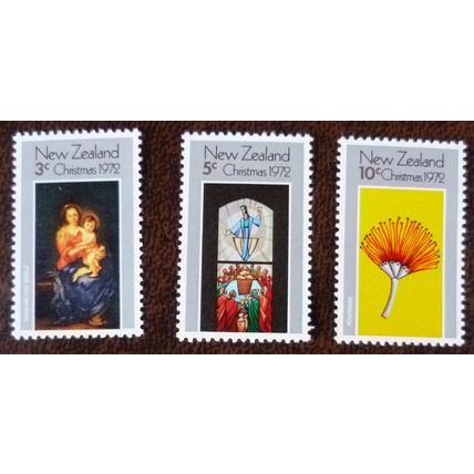 New Zealand 1972 Christmas set 3 mint stamps SG990-2 Madonna Child Flower Art