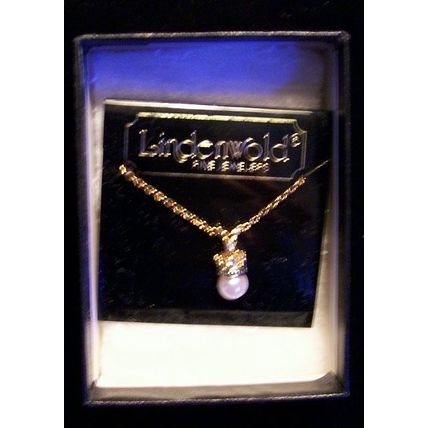 VTG Genuine Pearl Pendant w Crystal Accents on 18" Gold Plated Chain Lindenwold